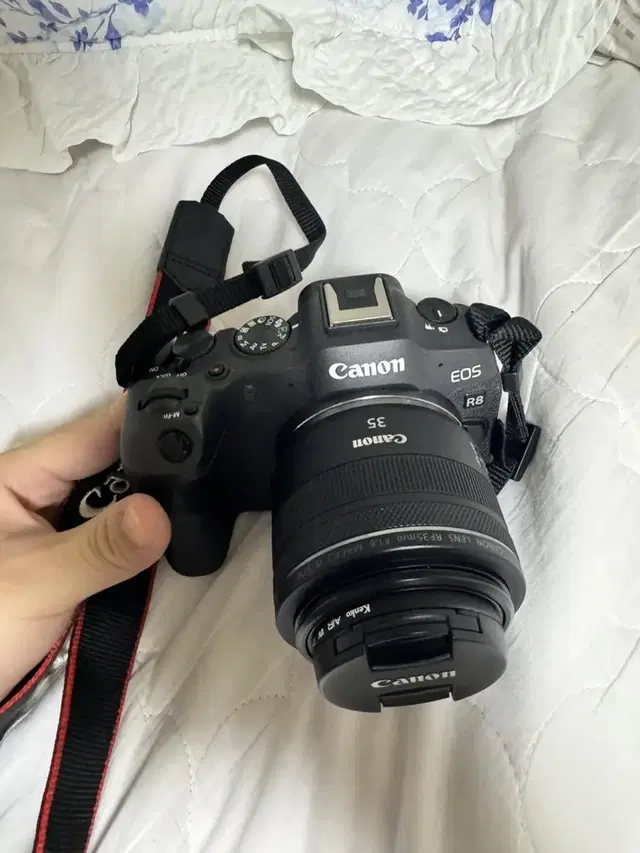 캐논 eos r8 + rf 35.8 + 배터리3개