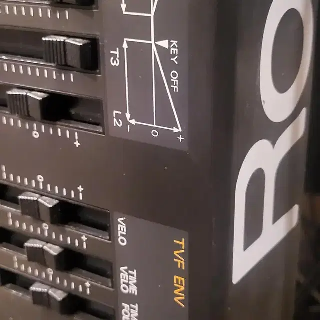 Roland JD-800을 판매합니다.