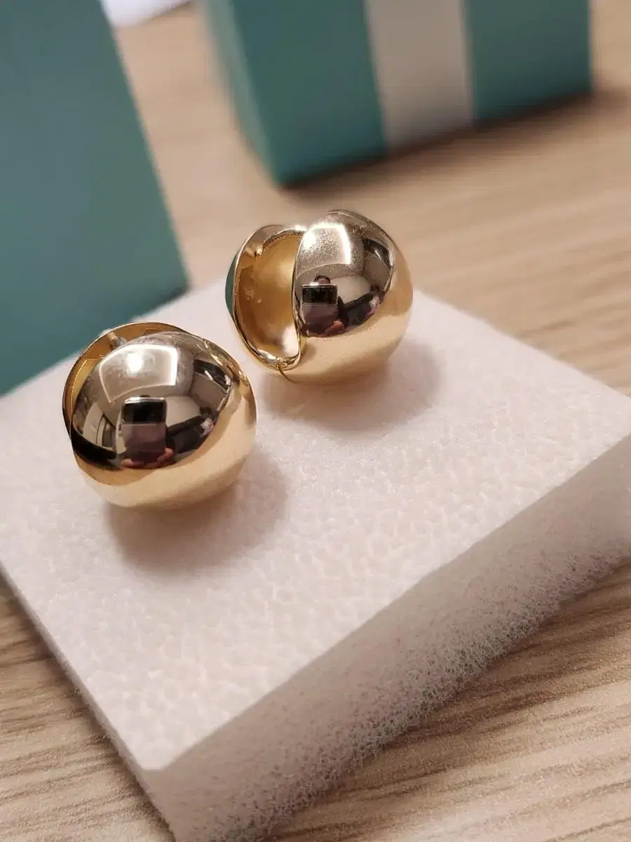 14k 15mm 할로우 볼 귀걸이