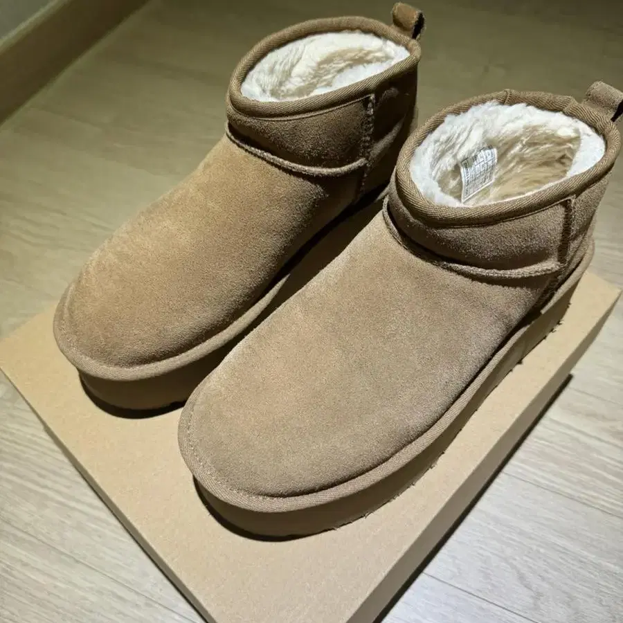 UGG 클래식 울트라 미니 플랫폼 8사이즈