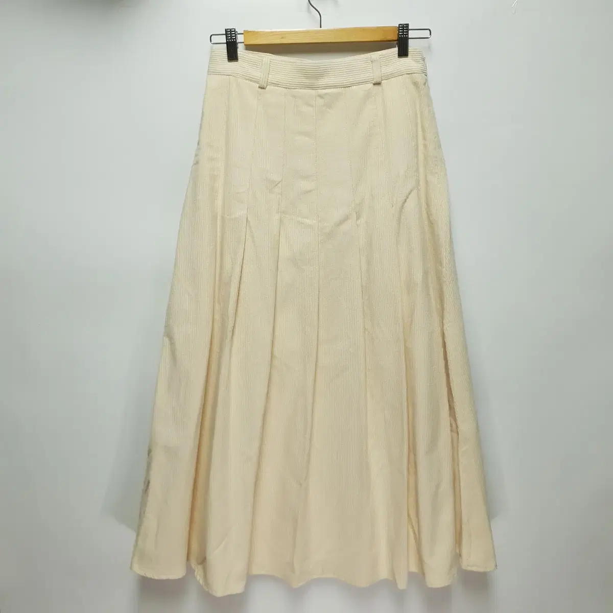 A Moment Corduroy Pleated Long Skirt M_H822