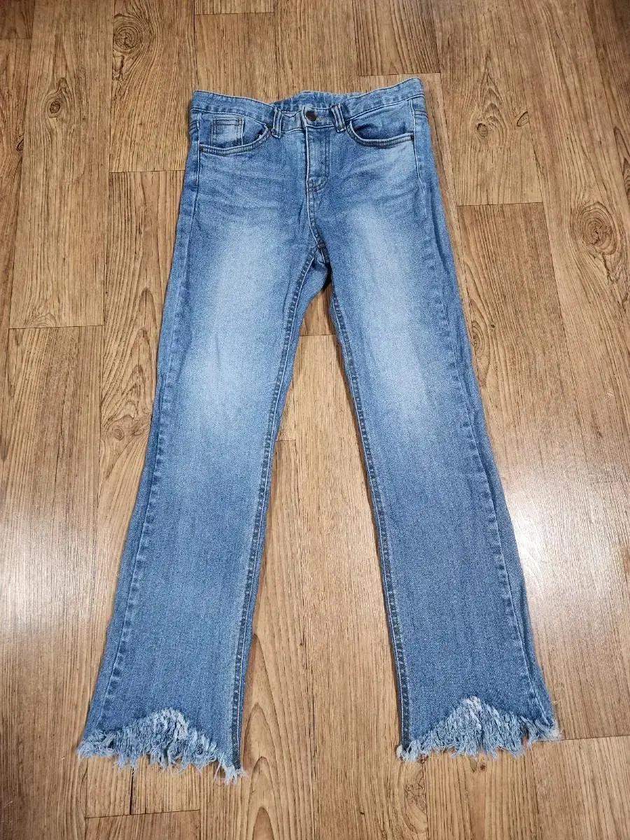 Women's 28-inch jeans (88 total)