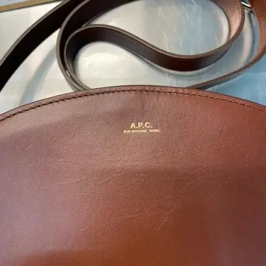 (마지막가격) APC 아페쎄 하프문백 브라운