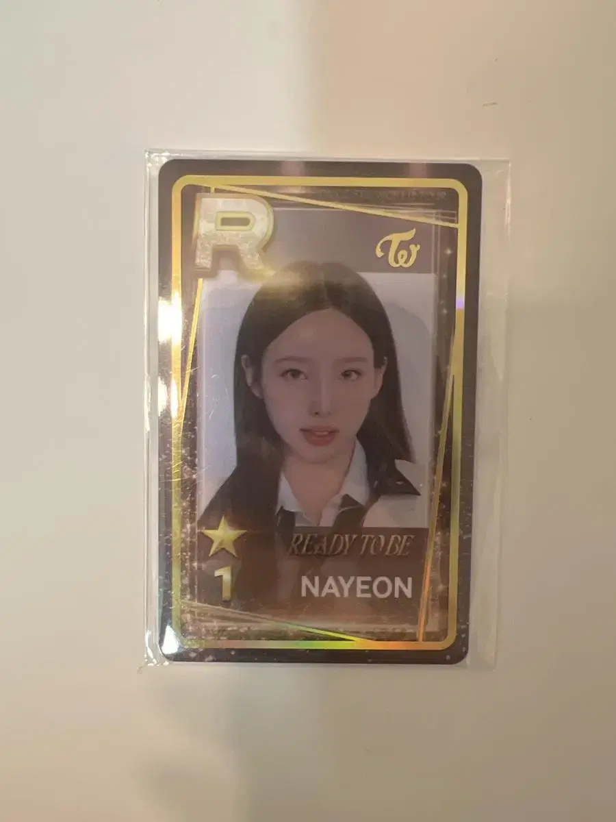 Shuje Nayeon, hyunjin photocard