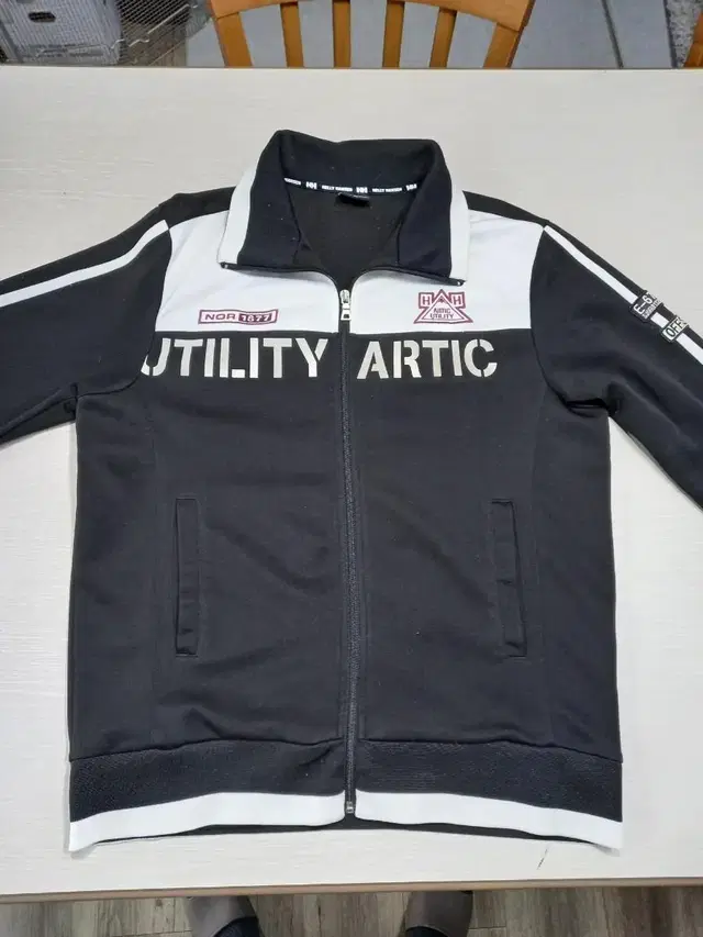 XL105 HELLY HANSEN 트레이닝상의 블랙 DXL-197