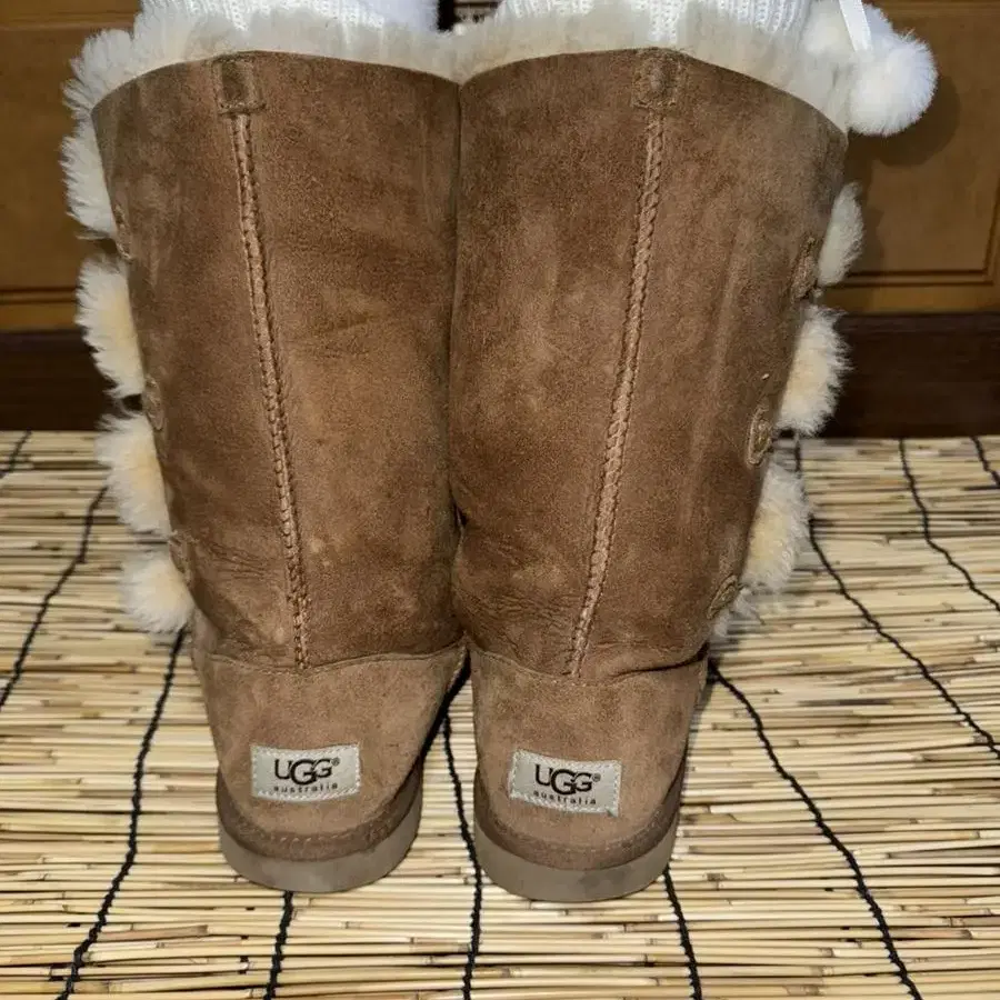 Ugg 단추 부츠 230