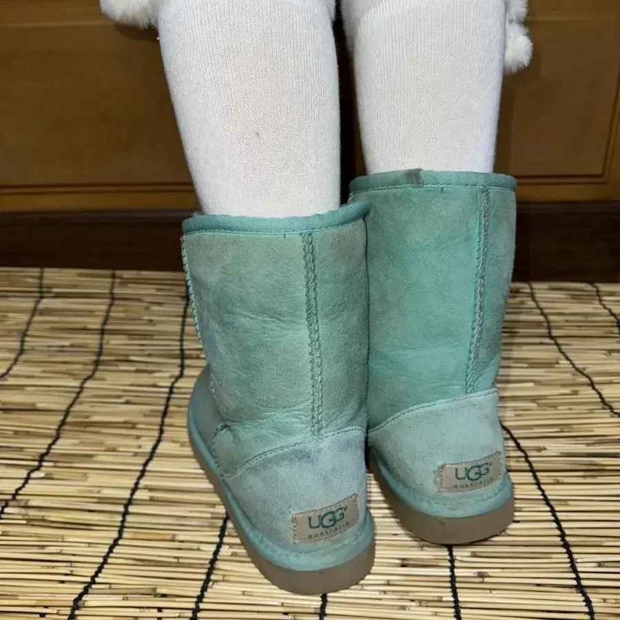 Ugg 230 민트부츠