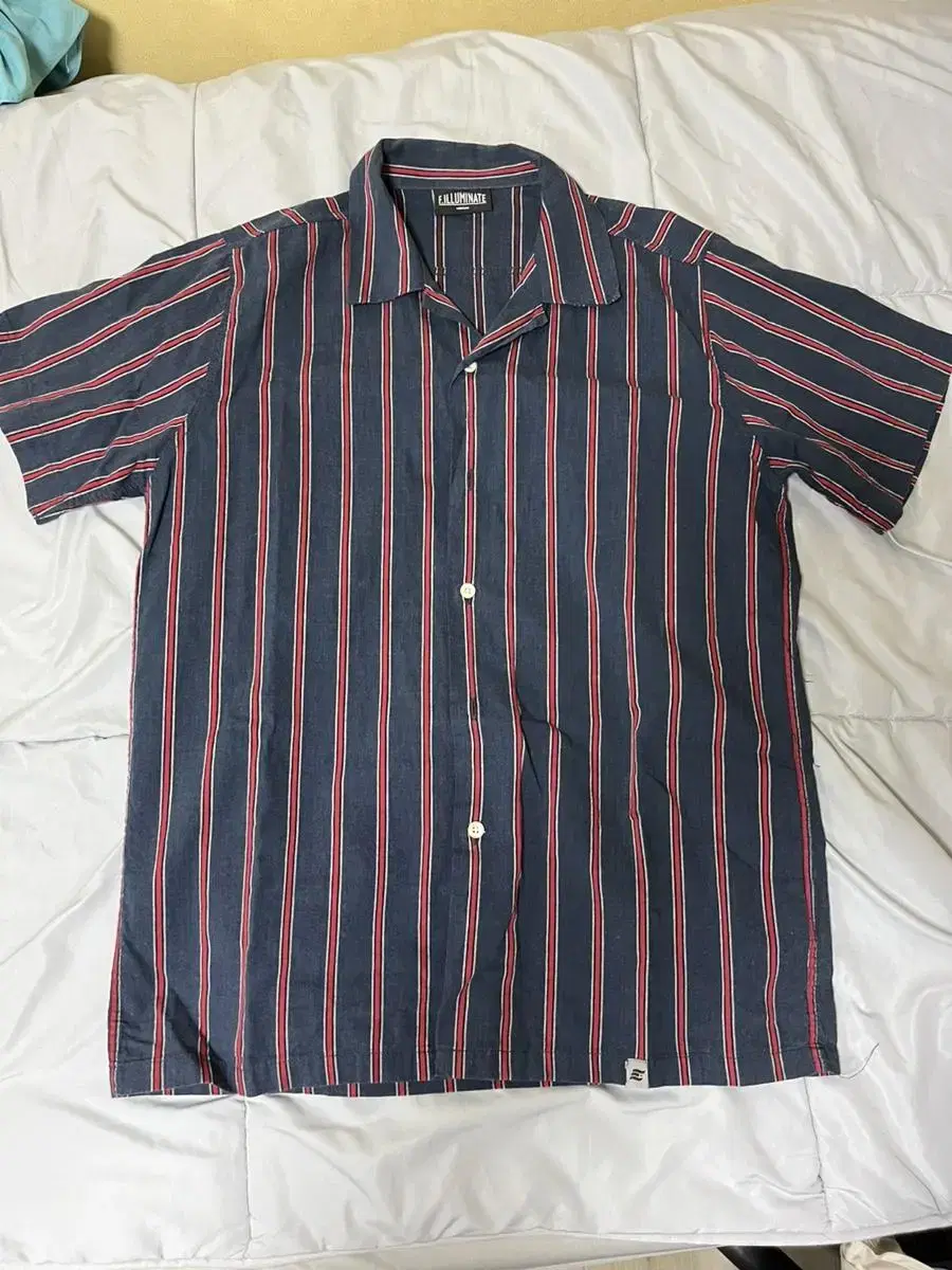 Short-sleeved shirt with illuminated stripes M