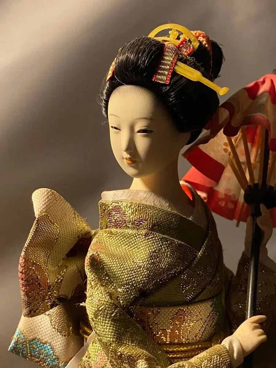 Traditional Japanese beauty dolls