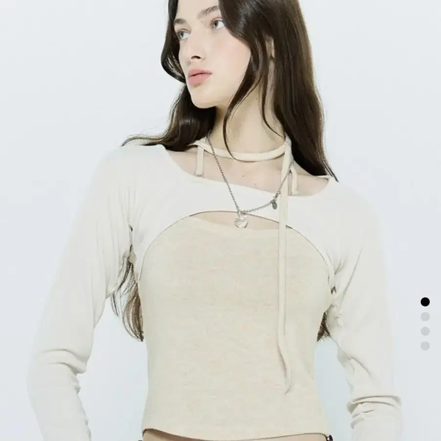 라티젠 L6 CUTOUT RAGLAN TOP(CREAM)