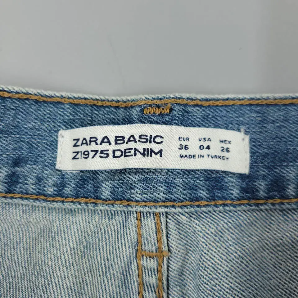 자라 베이직 Z1975 DENIM 연청 파인애플 자수패턴 청반바지 하프