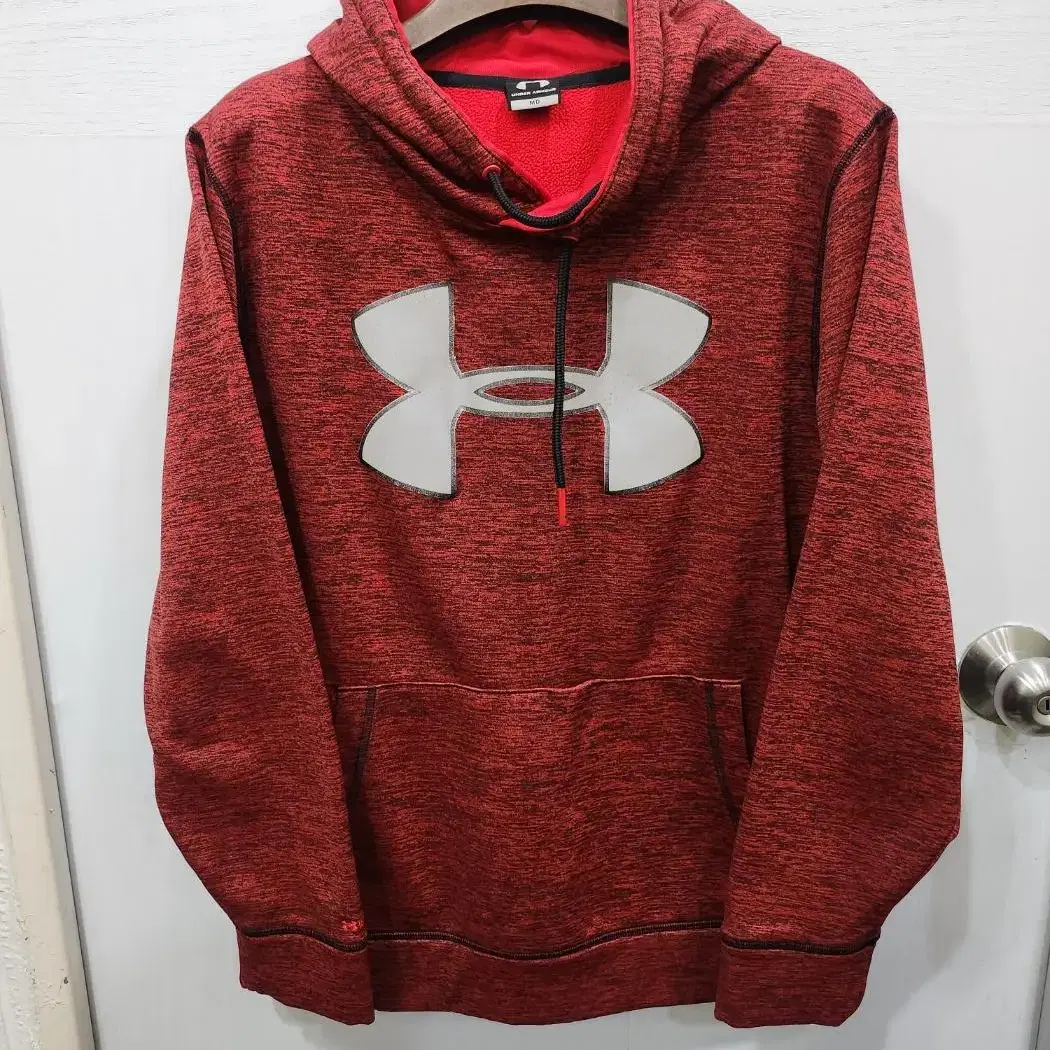 MD사이즈 )) UNDER ARMOUR 언더아머 기모 후드티셔츠!