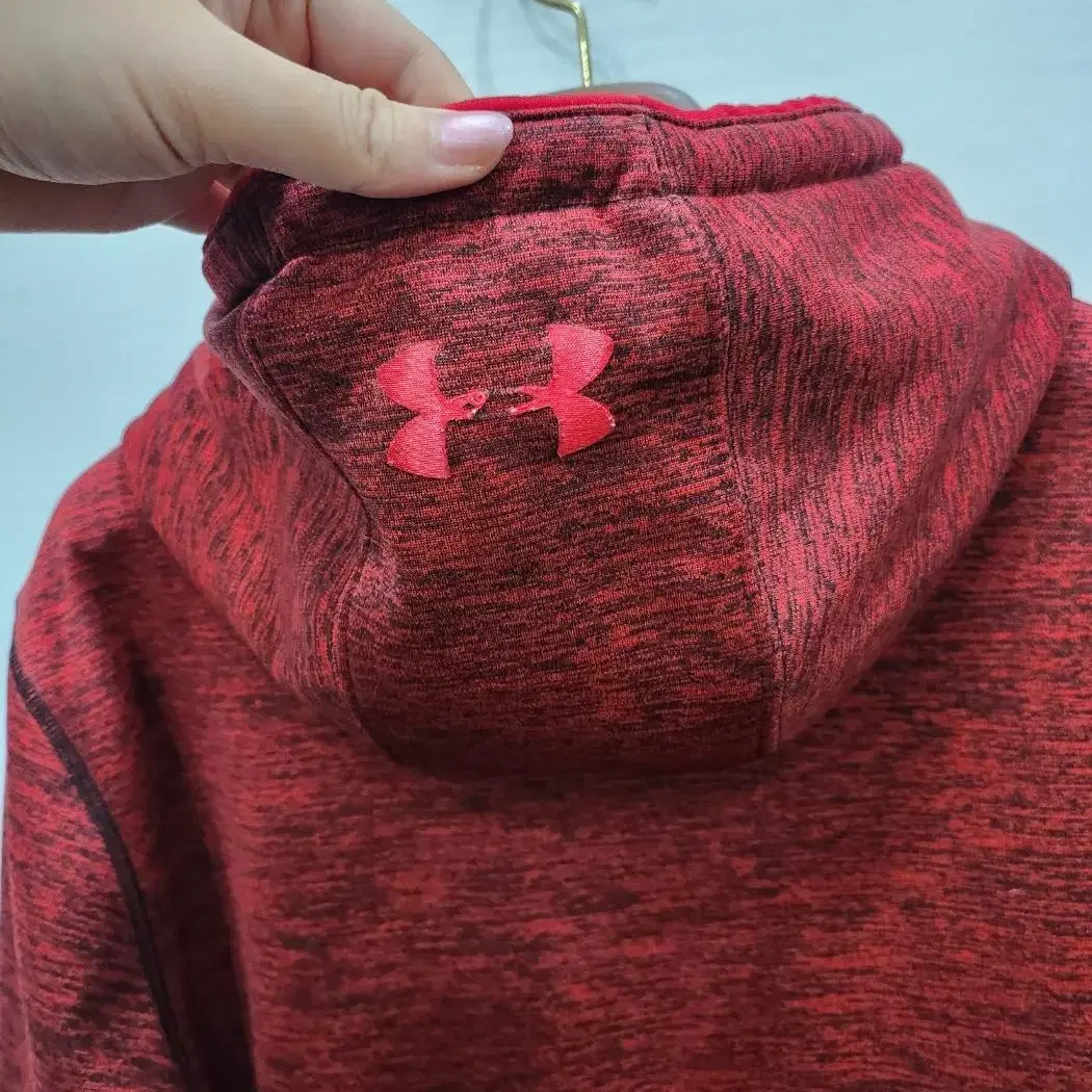 MD사이즈 )) UNDER ARMOUR 언더아머 기모 후드티셔츠!