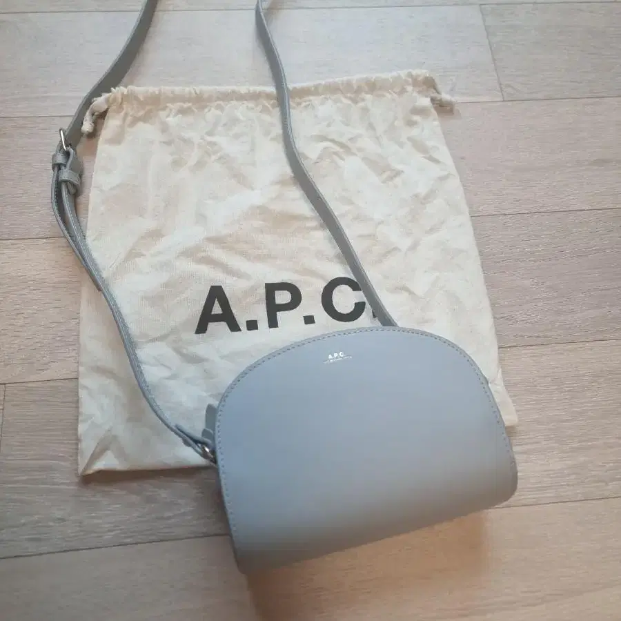 APC 아페쎄 하프문백 사피아노 그레이