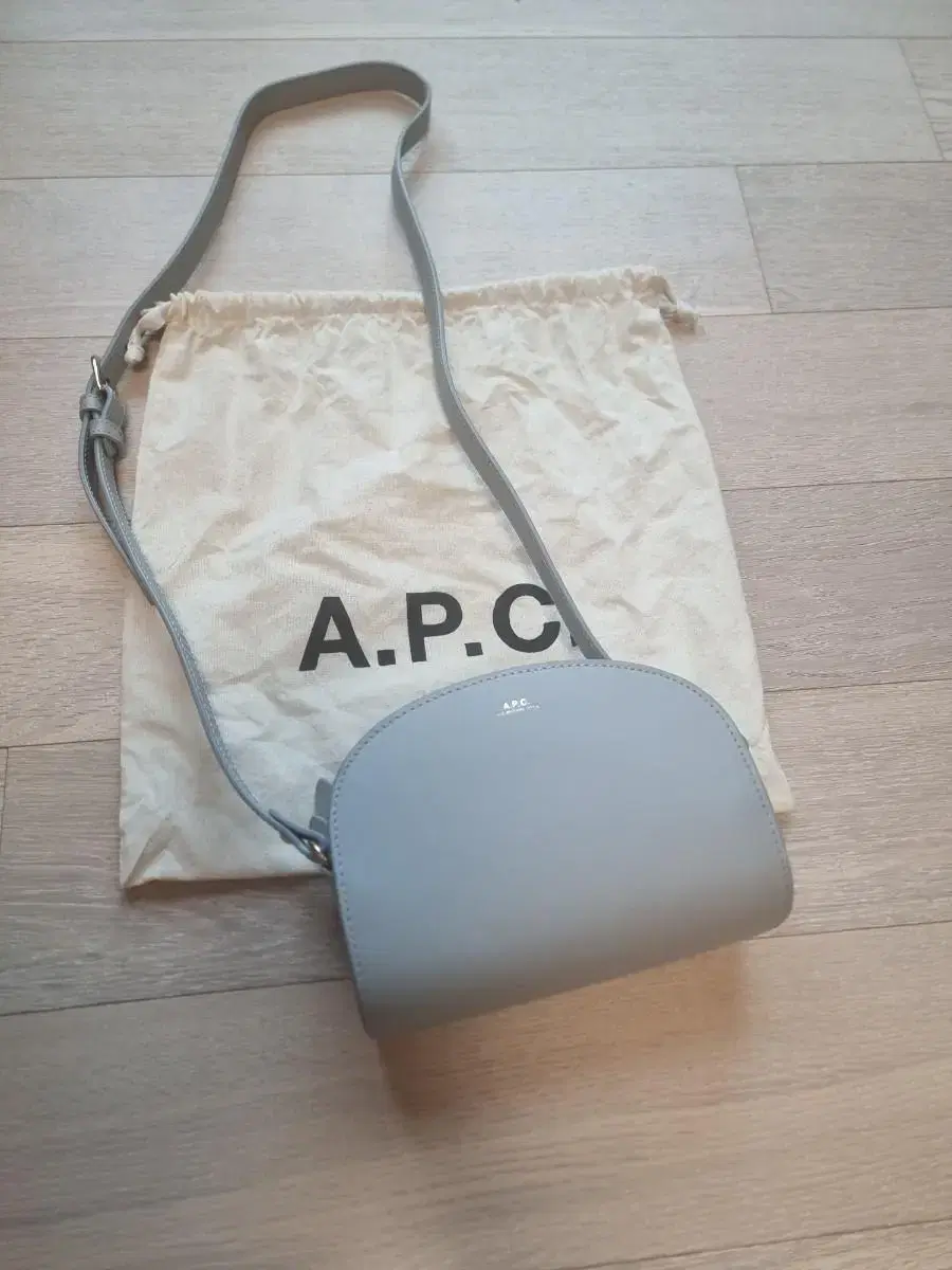 APC 아페쎄 하프문백 사피아노 그레이