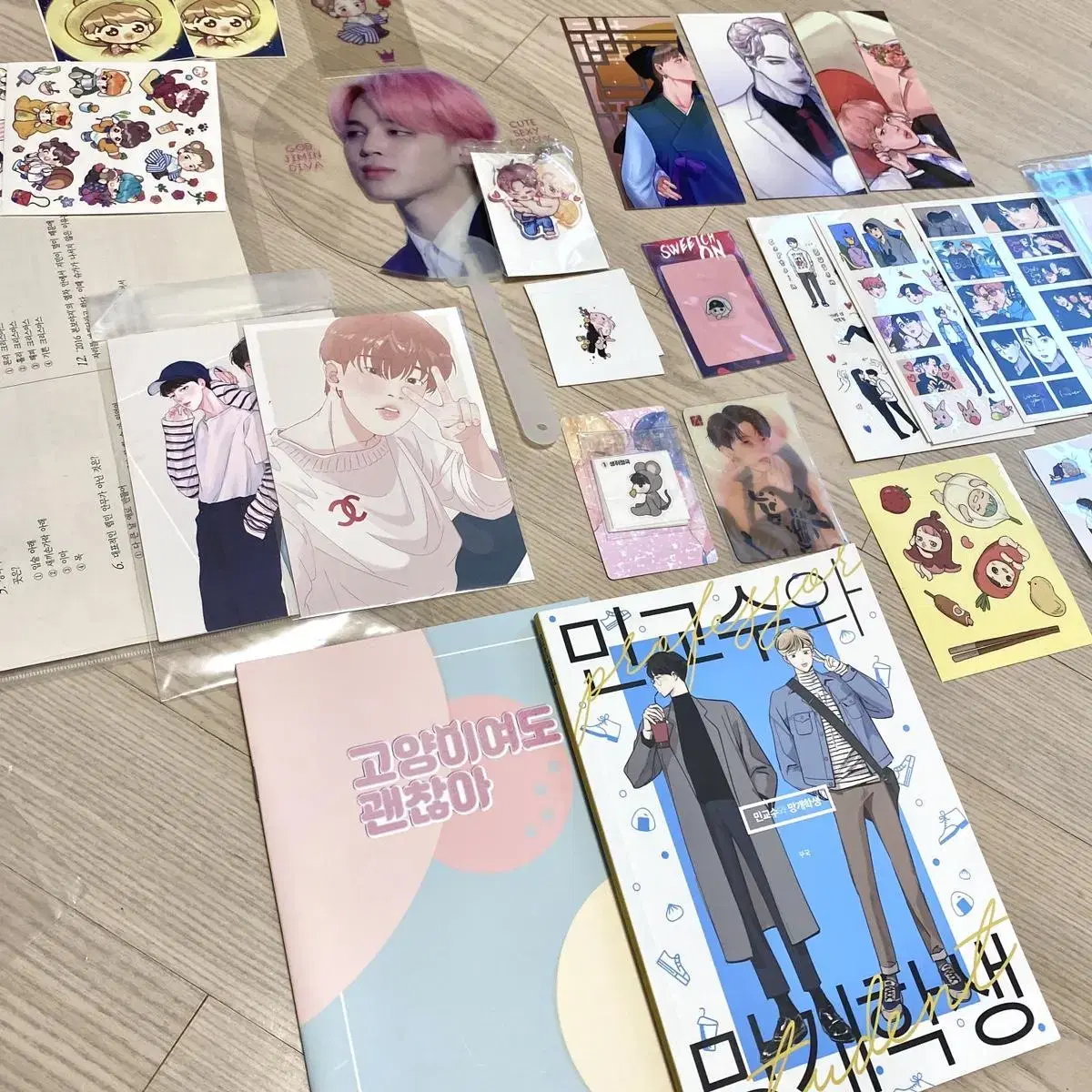 Bangtan Gymnon merchandise (magazines, stickers, postcards, etc.)