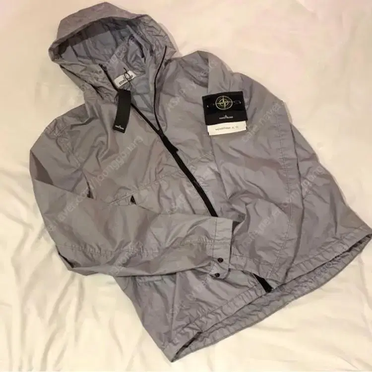 [S] Stone Island 20ss Membrana Windbreaker Dust Gray