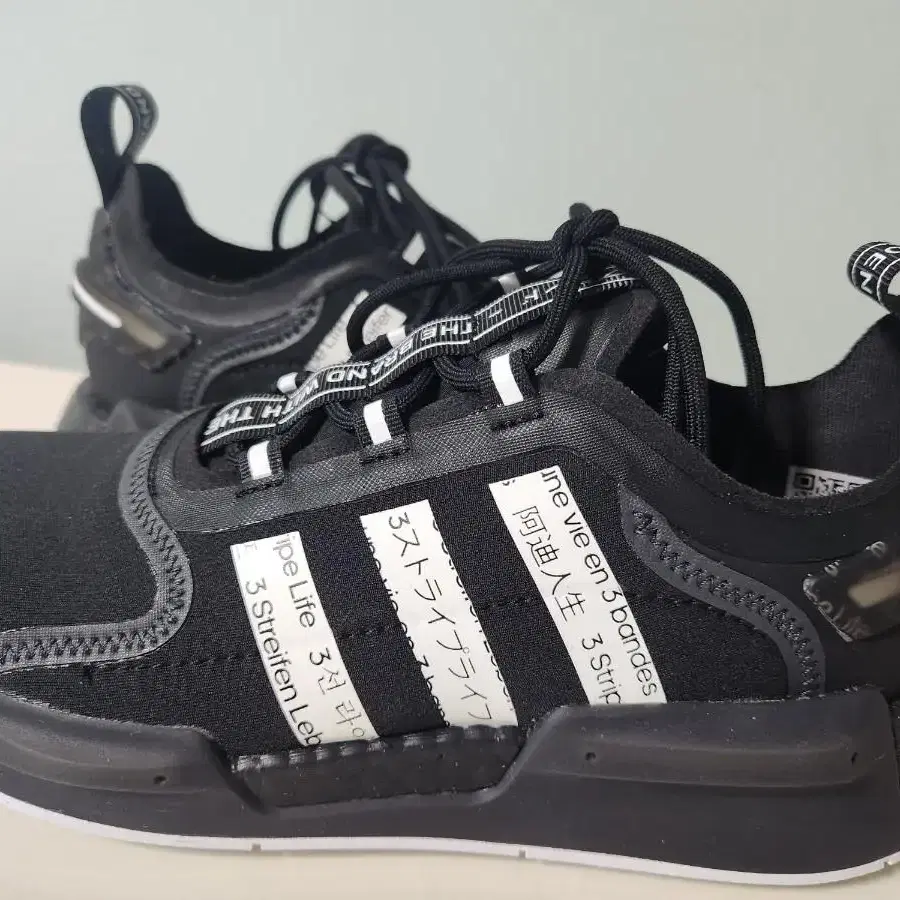 아디다스 오리지날 남성 NMD V3 슈즈 블랙 FZ5964