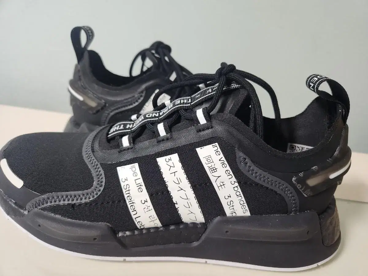 아디다스 오리지날 남성 NMD V3 슈즈 블랙 FZ5964