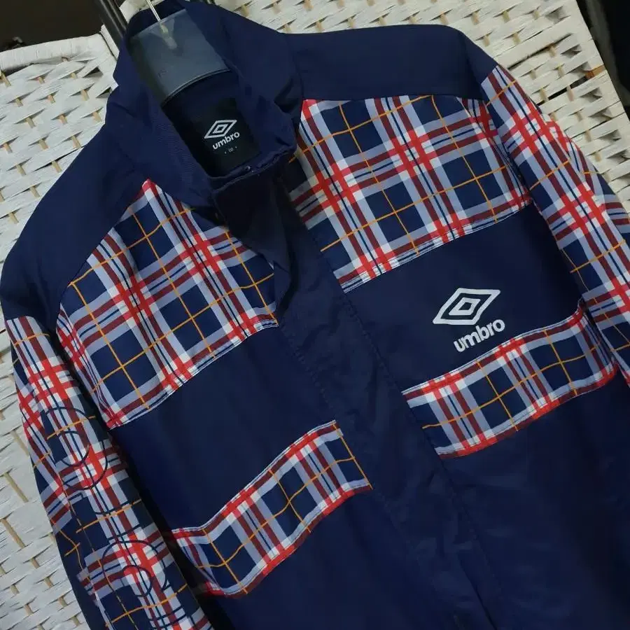 (1562) umbro 엄브로 스포츠 점퍼 100 L