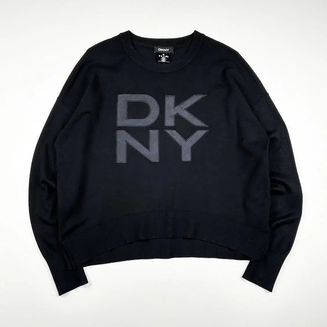 (XS) DKNY 스펠아웃 여성 크롭 니트