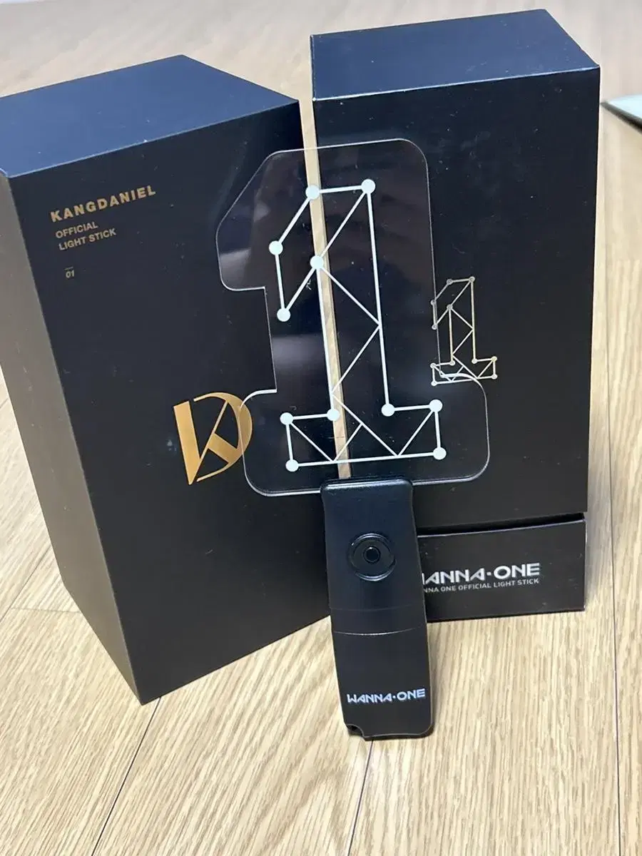 Daniel Kang , wanna one lightstick