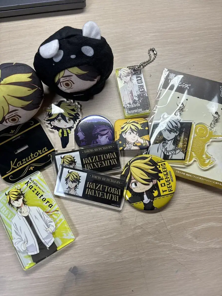 Kazutora Goods sell (manju, acrylic keyrings, acrylic plates, can badges, name badges)