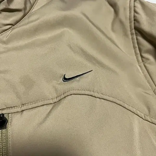 NIKE 나이키 스우시 베이지 폴리점퍼(L)