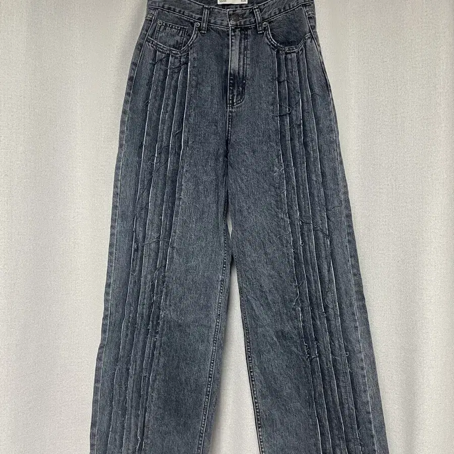 마뗑킴 크링클 데님팬츠 CRINKLE DENIM PANTS IN BLUE