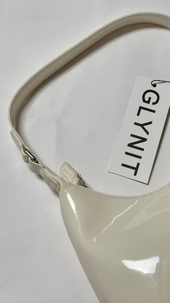 GLYNIT MOLLY BAG, ALMOND WHITE / 중고