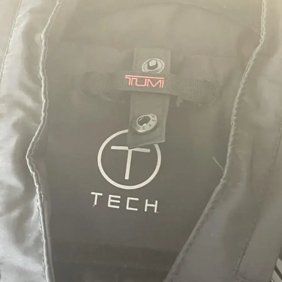 투미 테크. tumi tech  폴리패딩자켓.  블랙.