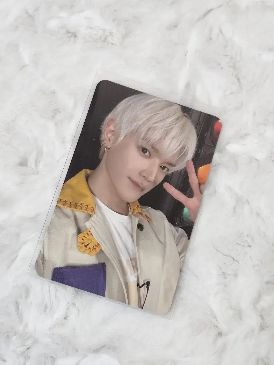 Sources nct 127 zuu unboxing unreleased photocard taeyong