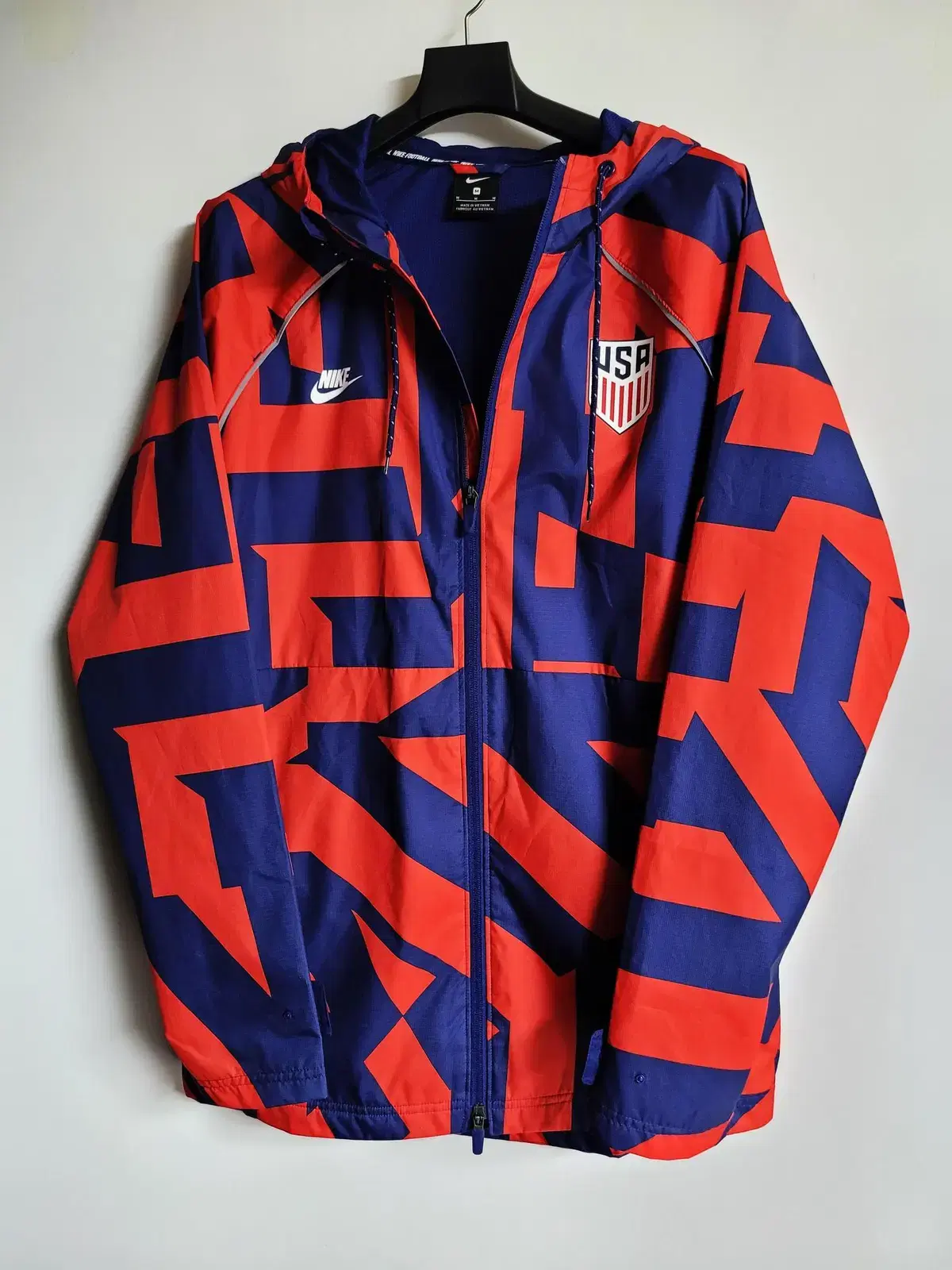 Nike US Back Big Swoosh Windbreaker Hoodie Rare RareTem Paul885