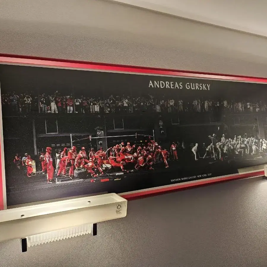 Andreas Gursky - F1 Boxenstopp 1, 2007 (