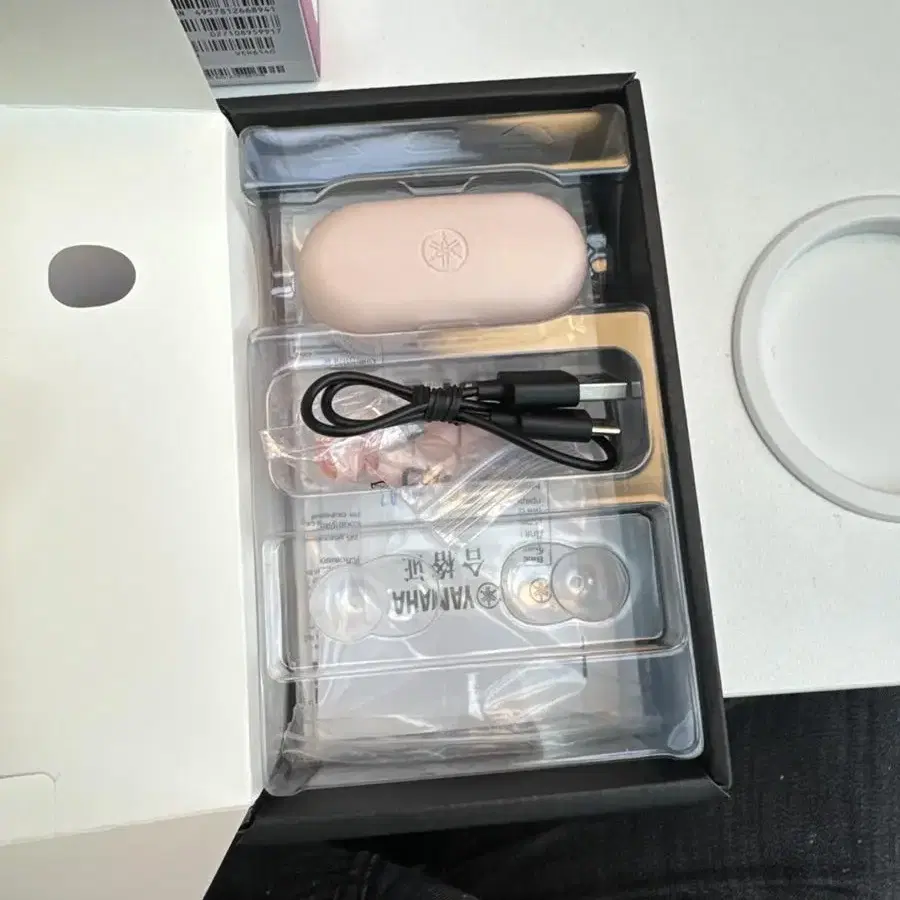 akg tw-e3b 판매합니다