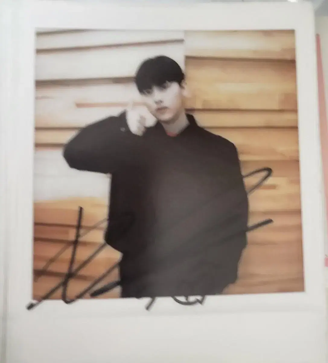 Choi Hyun Wook sign polaroid sells [Jiung Moon]