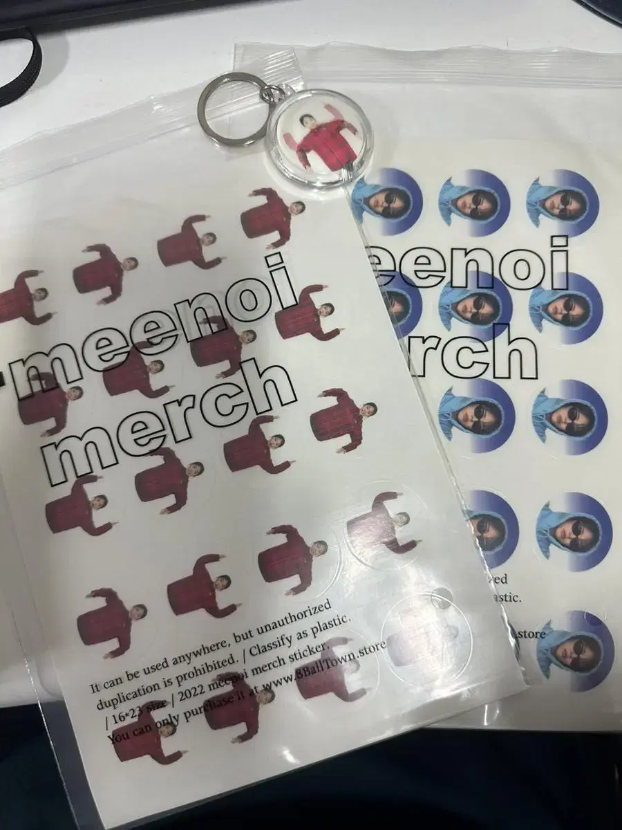 Minoy keyring / stickers