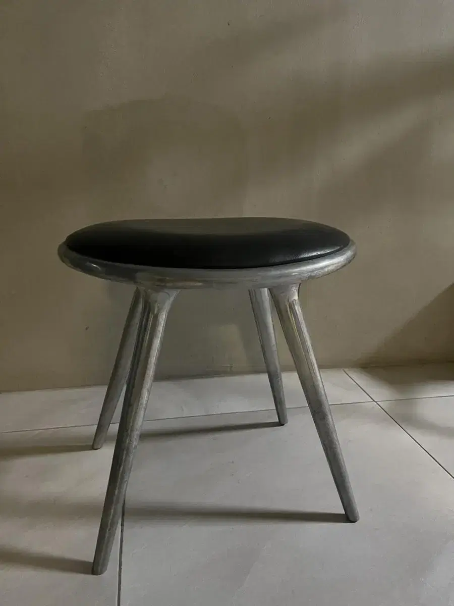 Mater low stool 메터 스툴