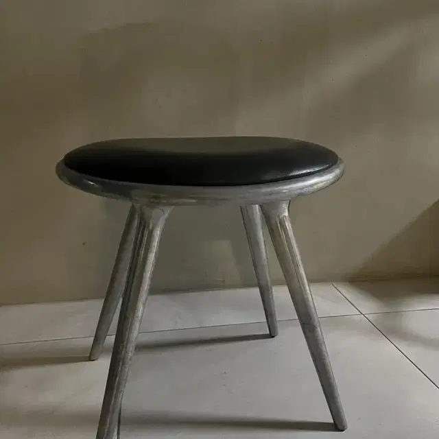 Mater low stool 메터 스툴