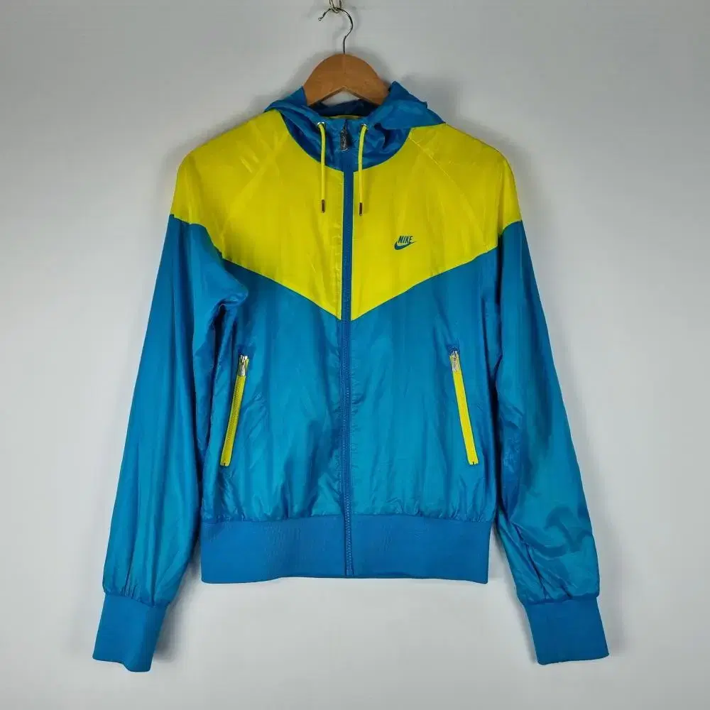 Z3903 Nike Windbreaker Hooded Windbreaker (W) NIKE