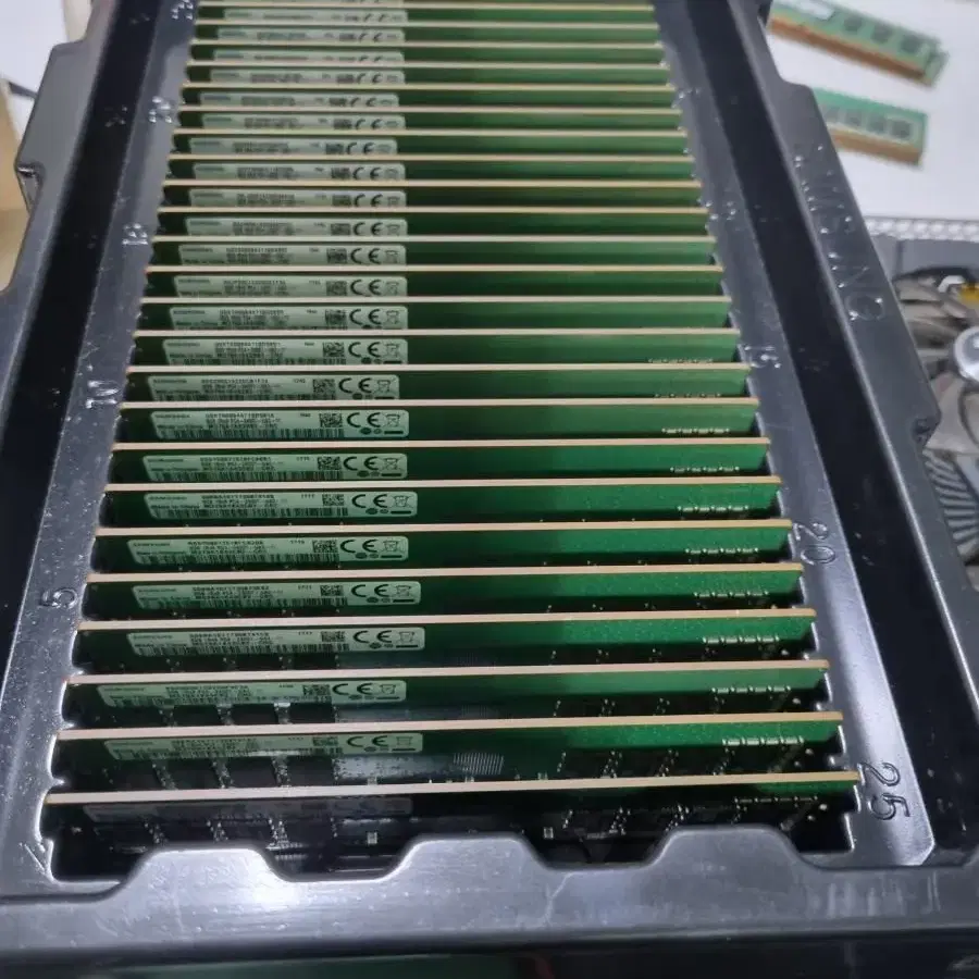 삼성 DDR4 8G (2400T) 한판 25개