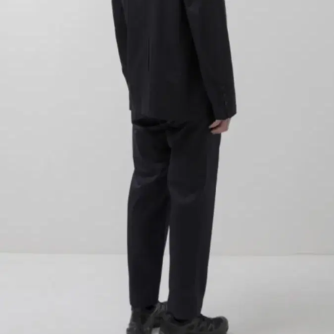 8Division 에이트디비젼 pleated navy trousers(m