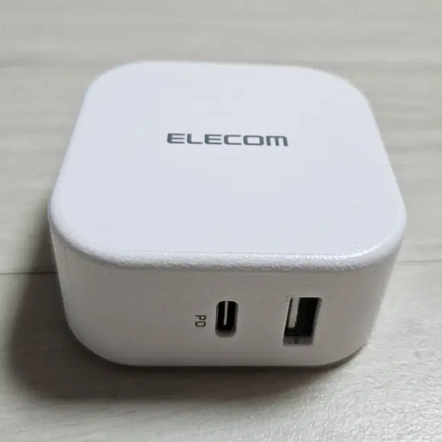 ELECOM 20W PD어댑터 MPA-ACCP20팝니다