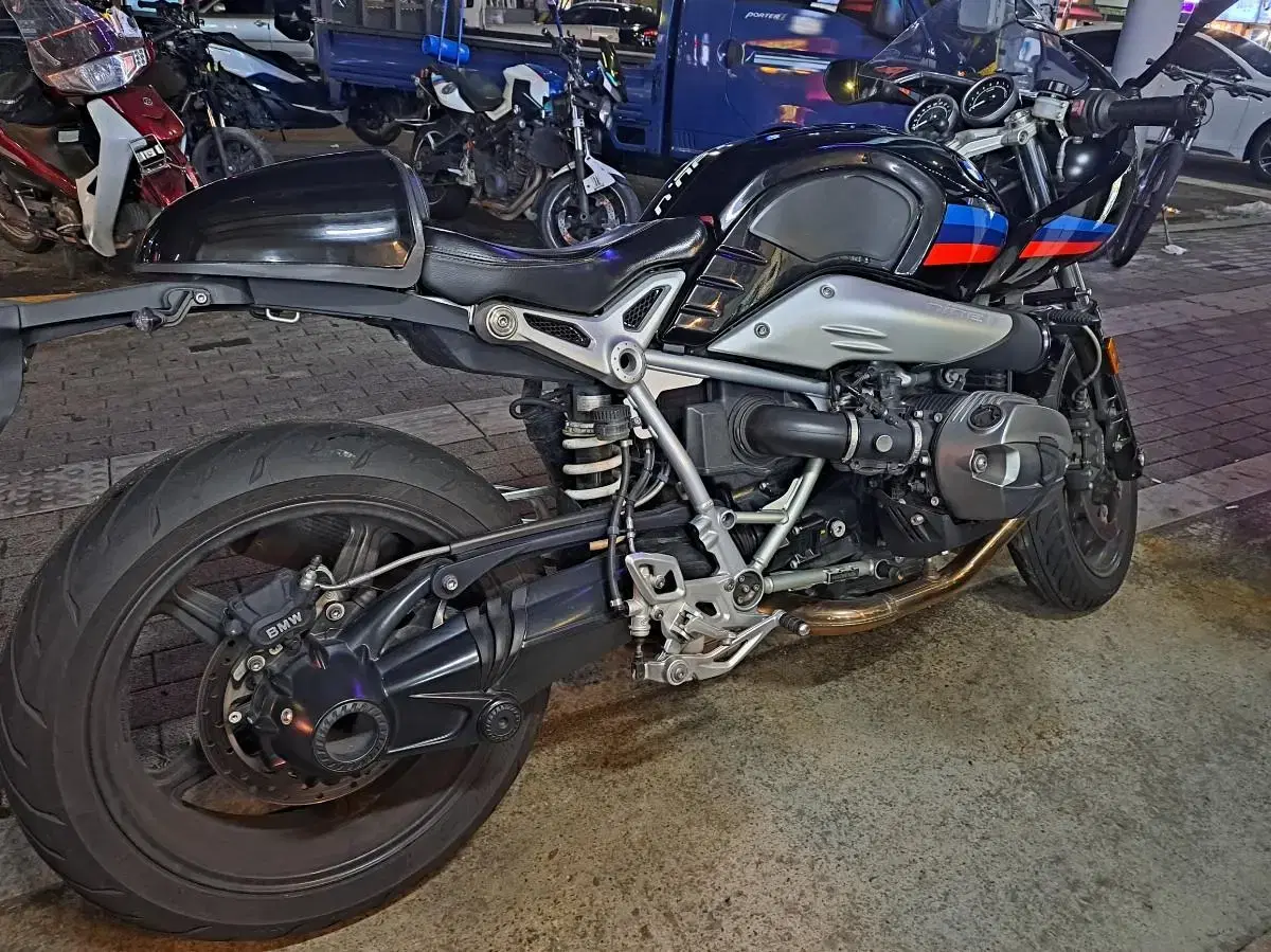 BMW R9T 알나인티 레이서