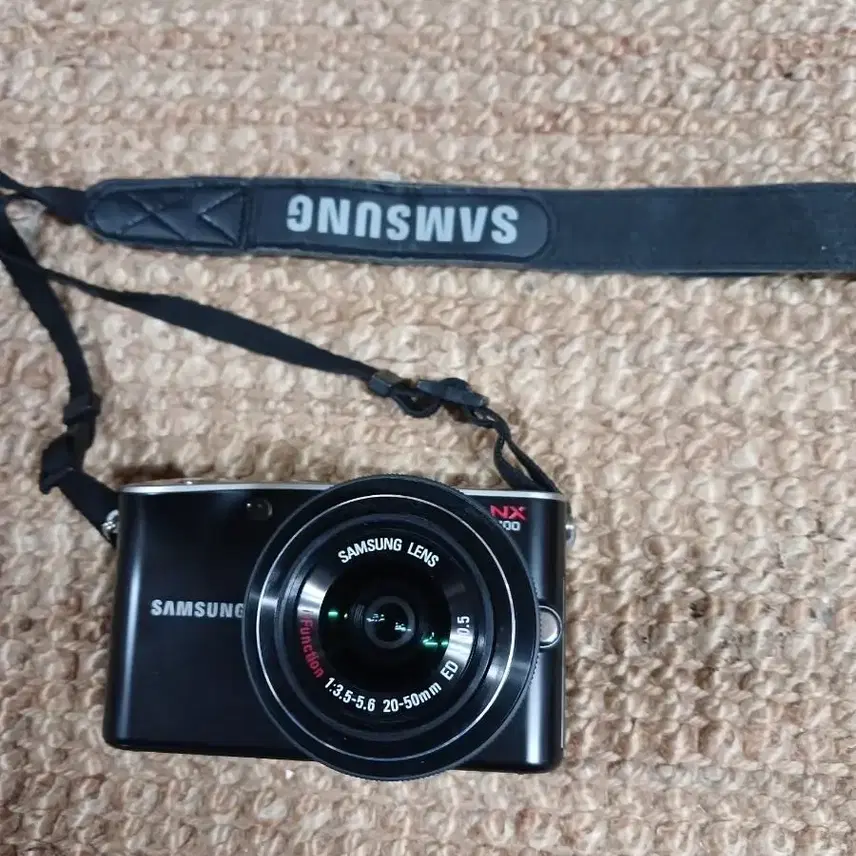 サムスンNX100デジタルカメラ