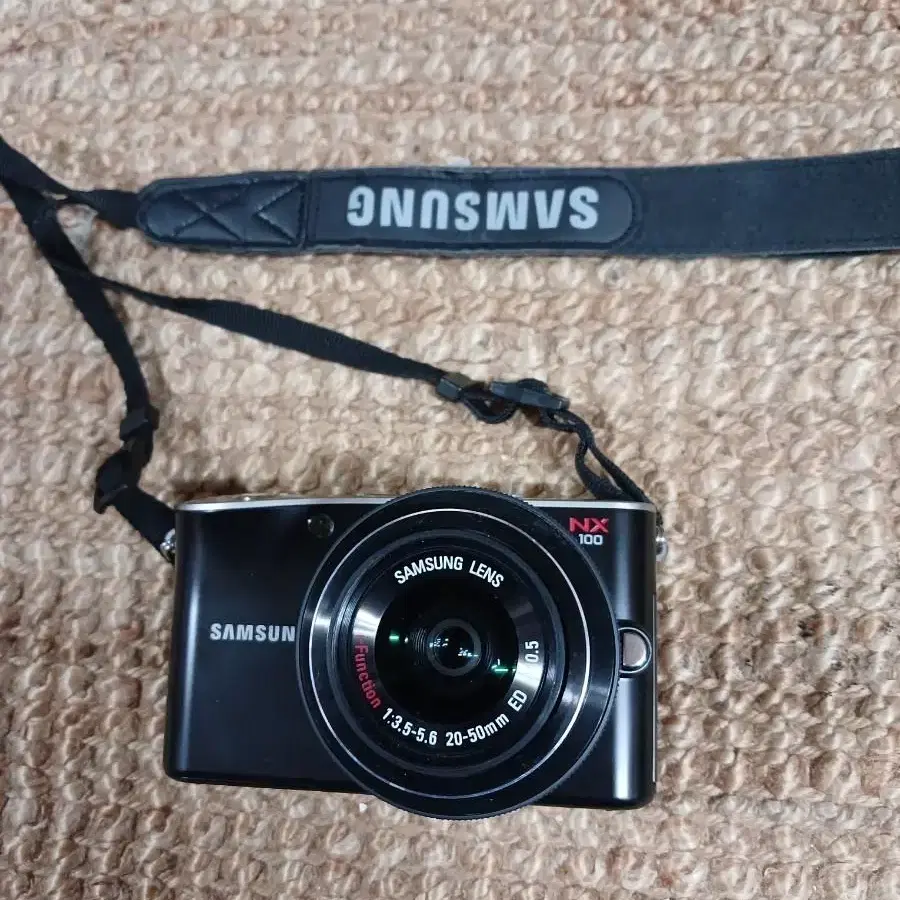 삼성 NX100 디지털카메라