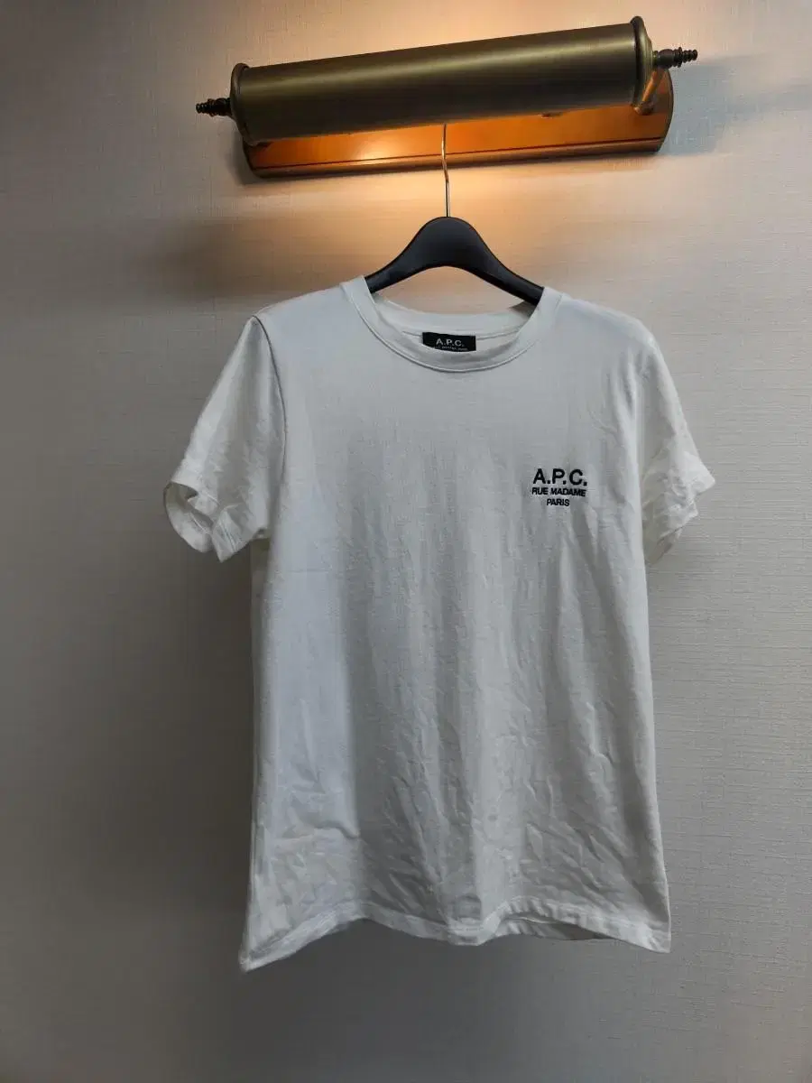 우먼 M) A.P.C 루마담 로고 반팔 팝니다