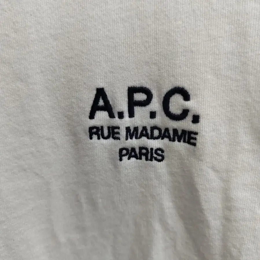 우먼 M) A.P.C 루마담 로고 반팔 팝니다