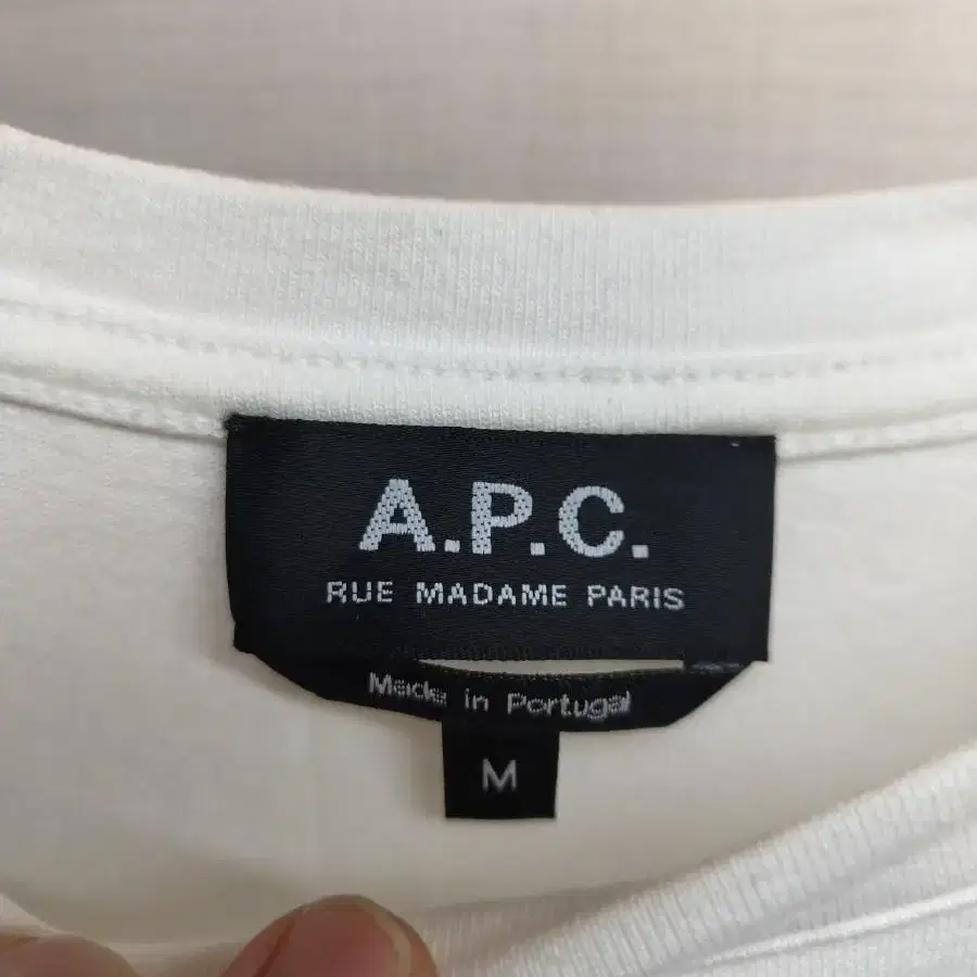 우먼 M) A.P.C 루마담 로고 반팔 팝니다