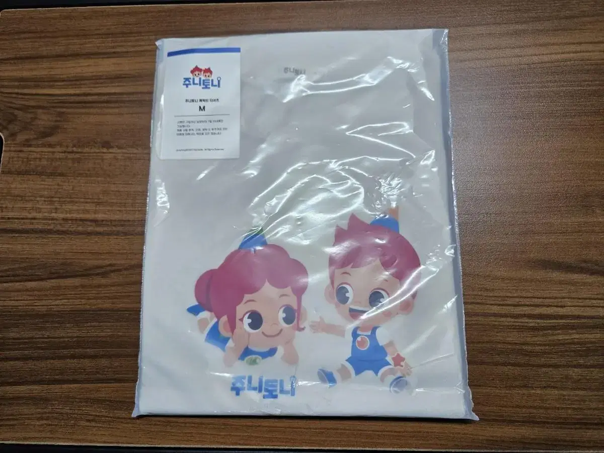 Junitoni Character T-Shirt Size M